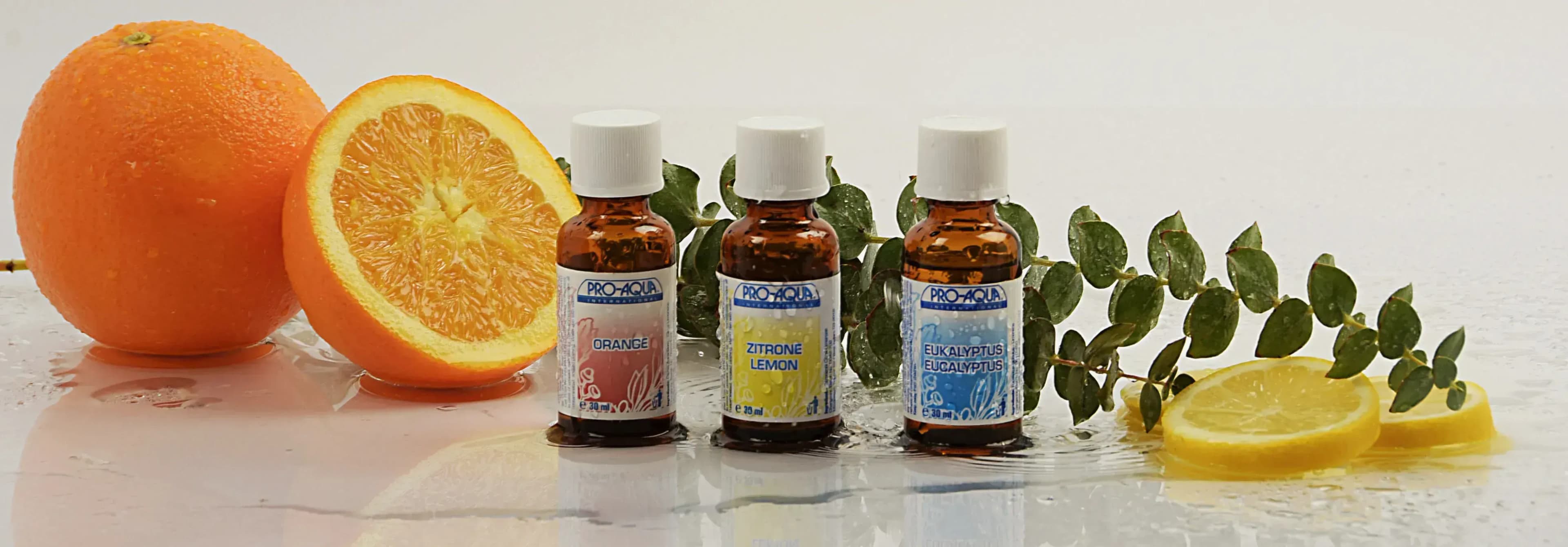 Drei Flaschen ätherische Pro-Aqua Duftöle, Orange, Zitrone und Eukalyptus